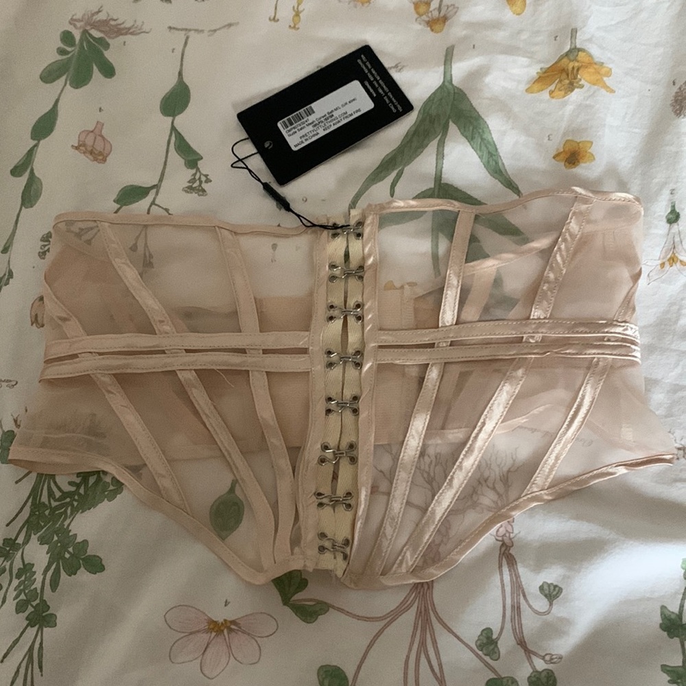 PrettyLittleThing Nude Satin Mesh Waist Belt M/L